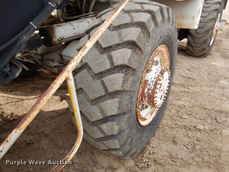 image for item DN1351 Roadtec LTV-1000  shuttle buggy material transfer vehicle