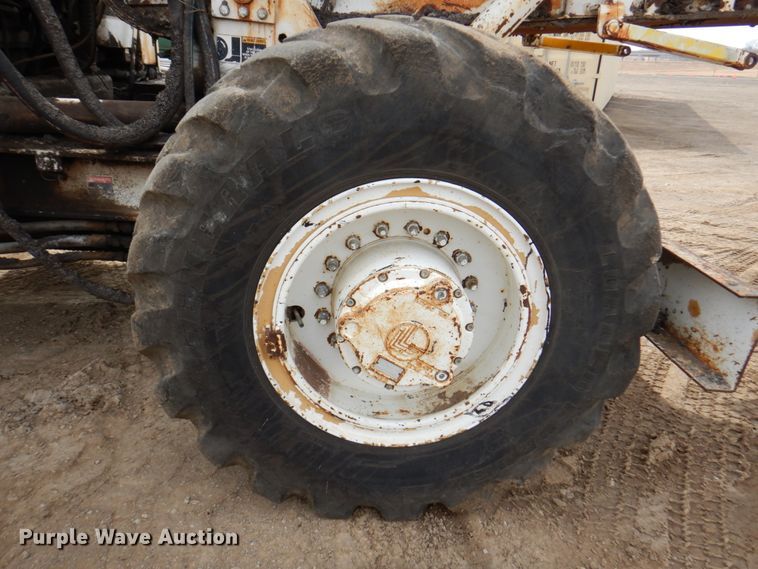 image for item DN1351 Roadtec LTV-1000  shuttle buggy material transfer vehicle