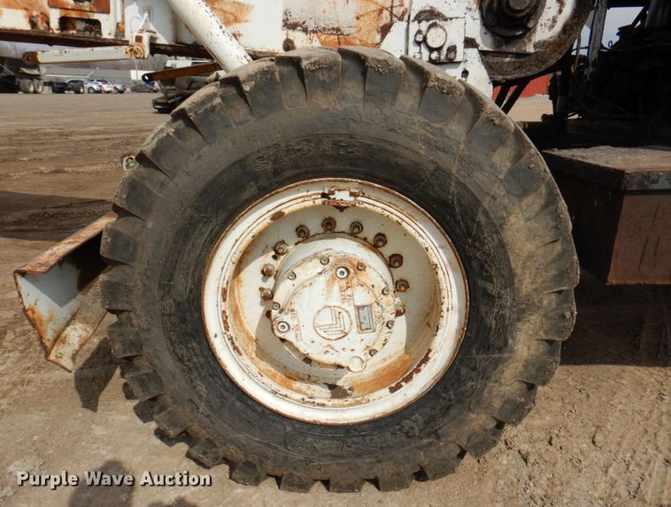 image for item DN1351 Roadtec LTV-1000  shuttle buggy material transfer vehicle