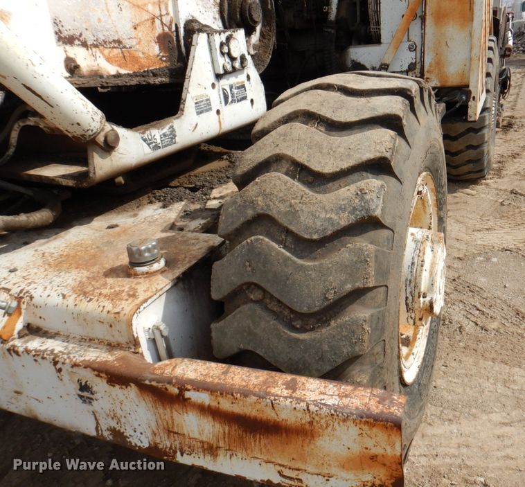 image for item DN1351 Roadtec LTV-1000  shuttle buggy material transfer vehicle