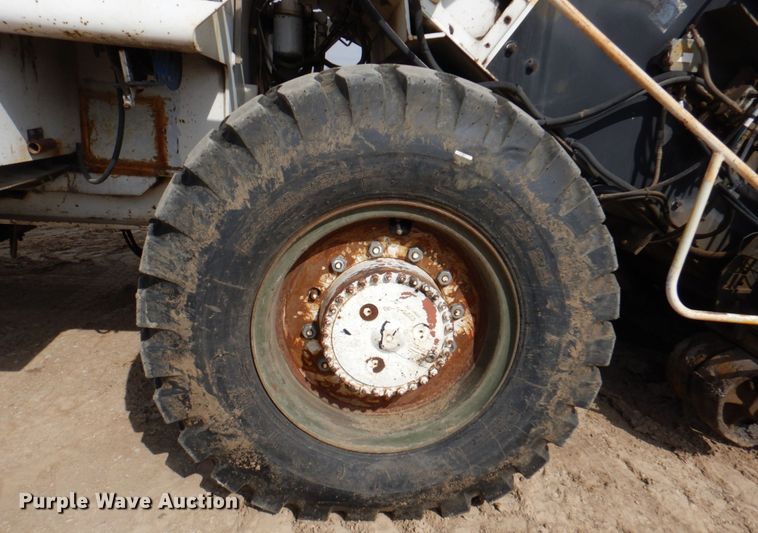 image for item DN1351 Roadtec LTV-1000  shuttle buggy material transfer vehicle