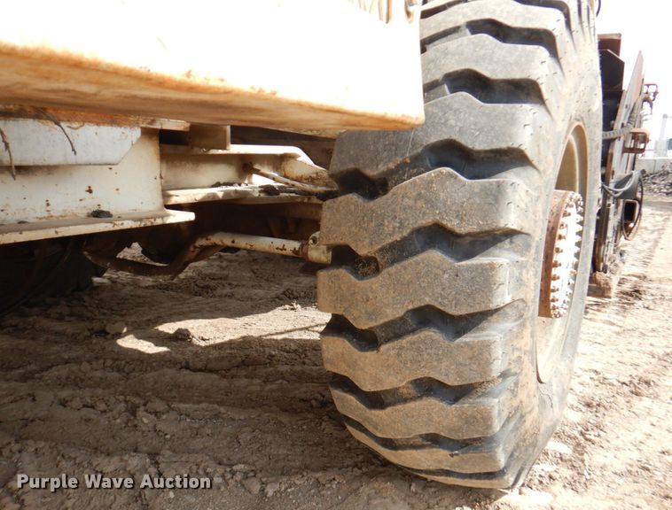 image for item DN1351 Roadtec LTV-1000  shuttle buggy material transfer vehicle