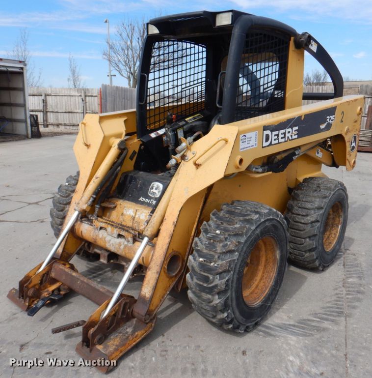 image for item DN1375 2007 John Deere 325  skid steer loader