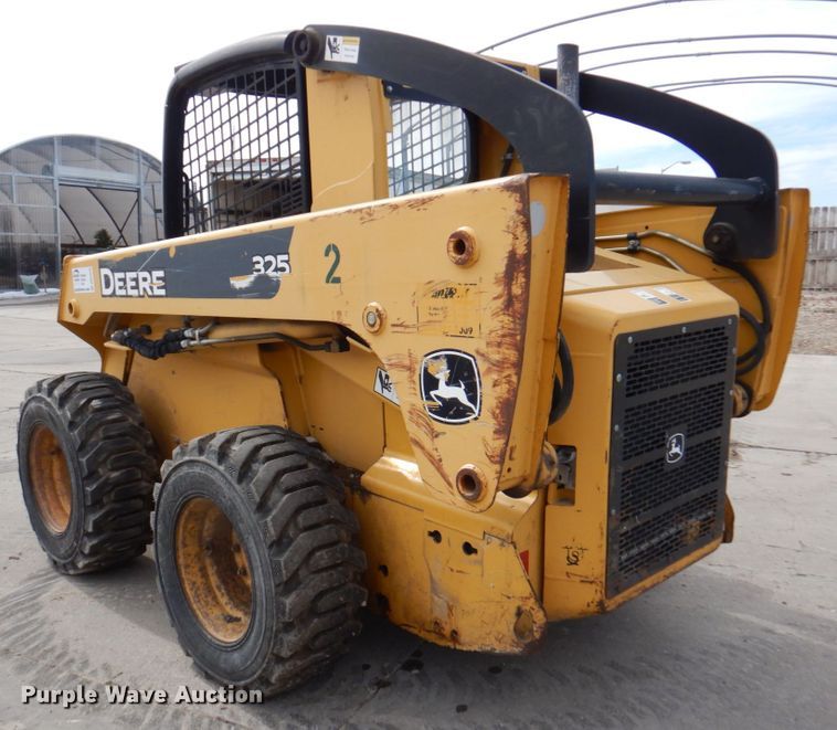 image for item DN1375 2007 John Deere 325  skid steer loader