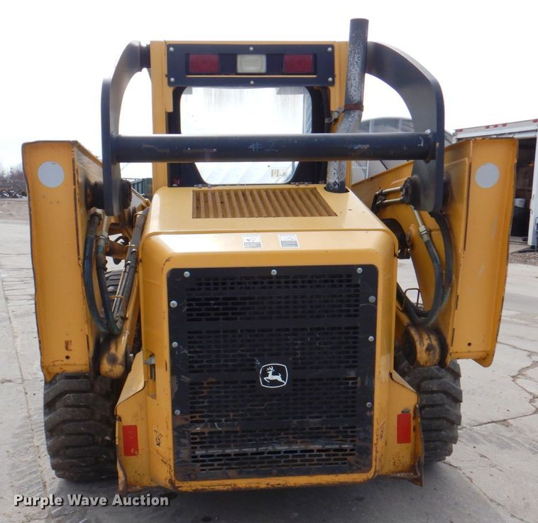 image for item DN1375 2007 John Deere 325  skid steer loader