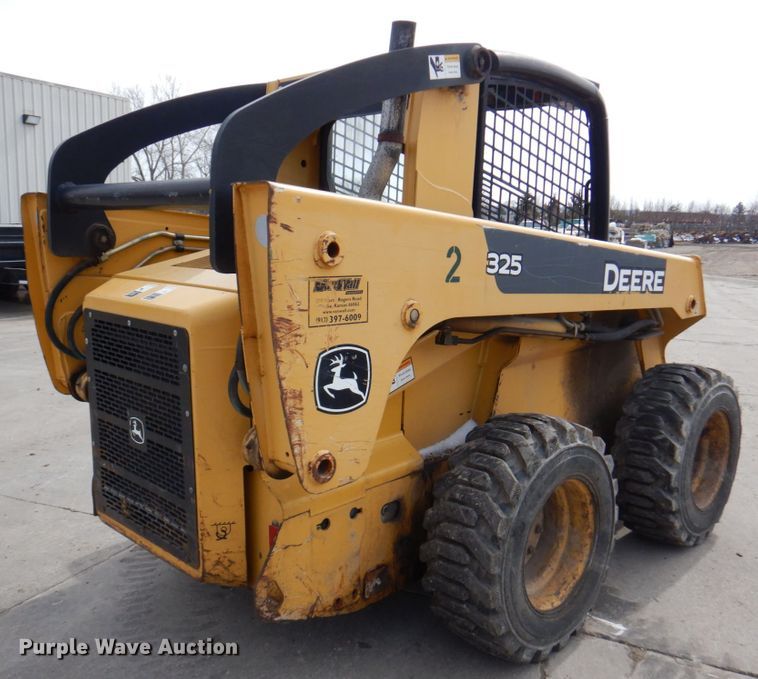 image for item DN1375 2007 John Deere 325  skid steer loader