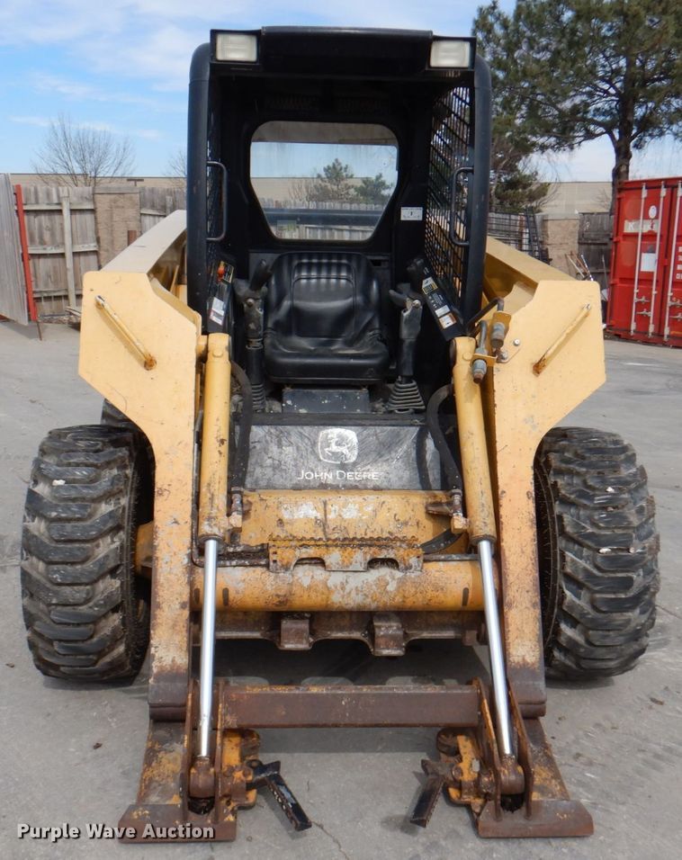 image for item DN1375 2007 John Deere 325  skid steer loader