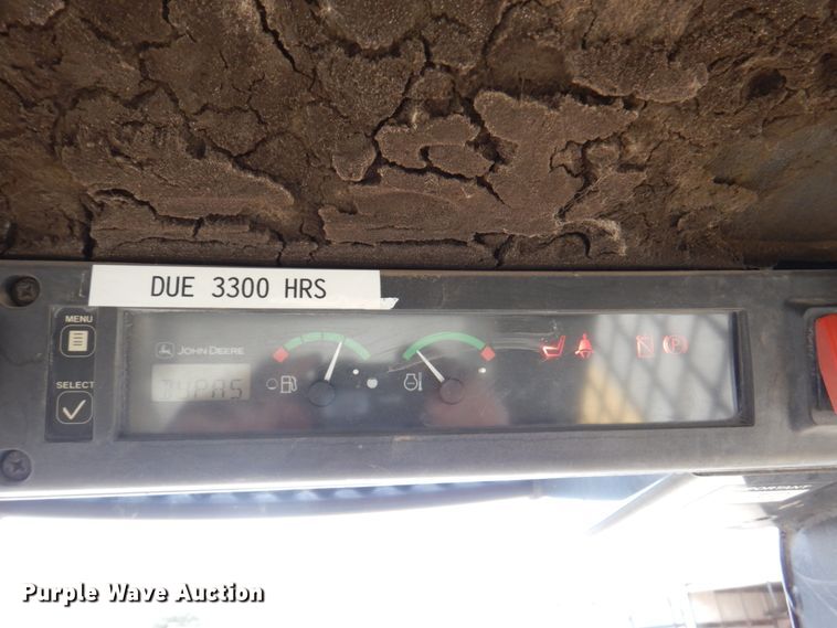 image for item DN1375 2007 John Deere 325  skid steer loader