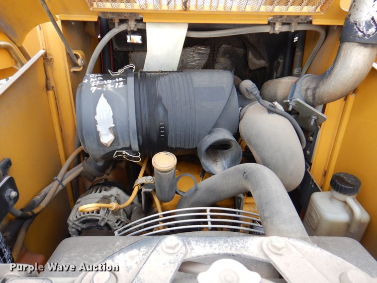 image for item DN1375 2007 John Deere 325  skid steer loader