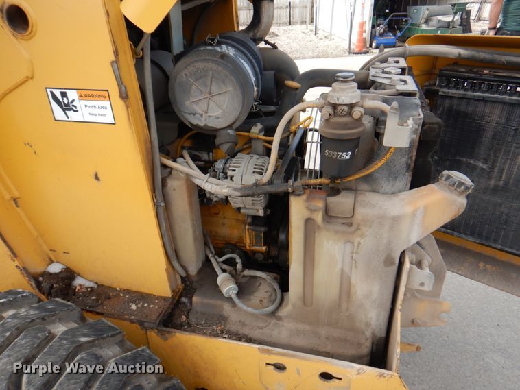 image for item DN1375 2007 John Deere 325  skid steer loader