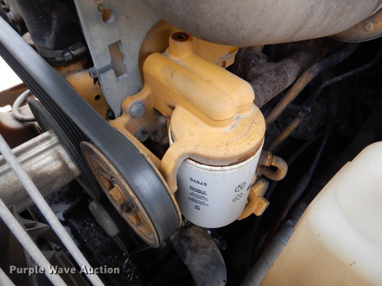 image for item DN1375 2007 John Deere 325  skid steer loader