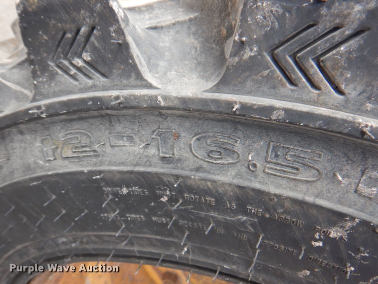 image for item DN1375 2007 John Deere 325  skid steer loader