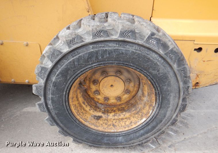 image for item DN1375 2007 John Deere 325  skid steer loader