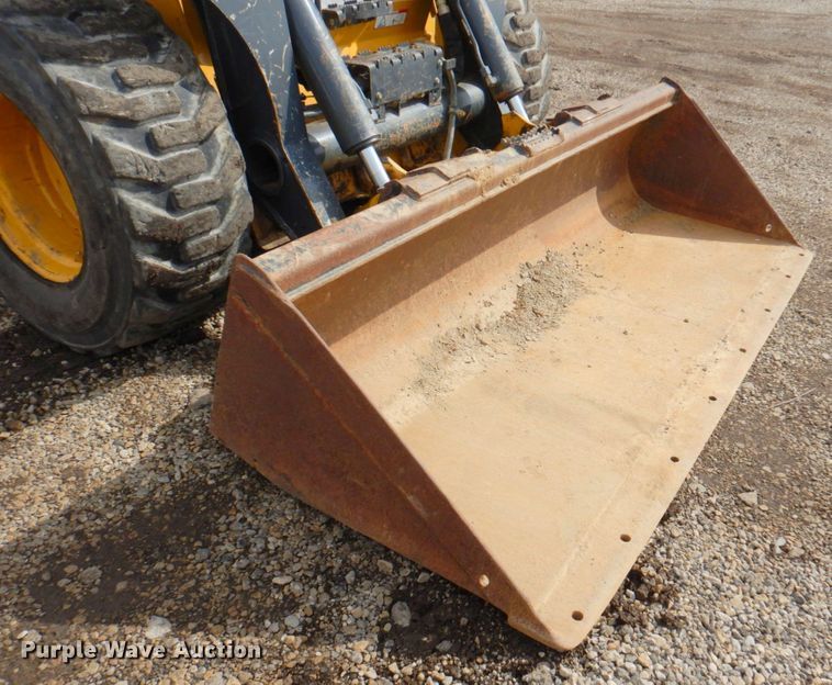 image for item DN1397 John Deere 332G  skid steer loader