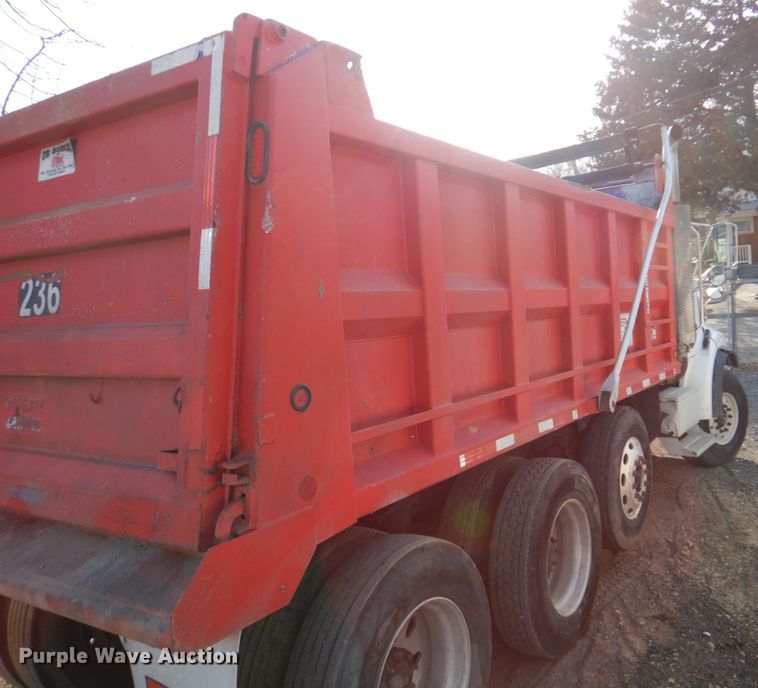 image for item DN7266 2007 Sterling L9500  dump truck