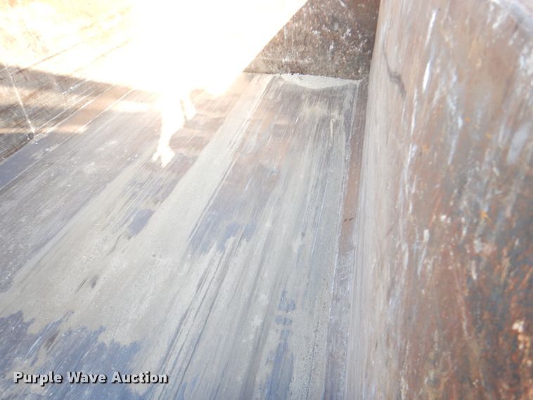 image for item DN7266 2007 Sterling L9500  dump truck