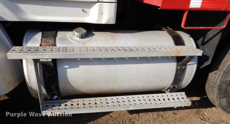 image for item DN7266 2007 Sterling L9500  dump truck