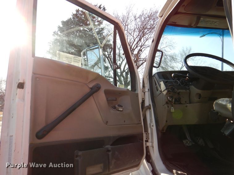 image for item DN7266 2007 Sterling L9500  dump truck