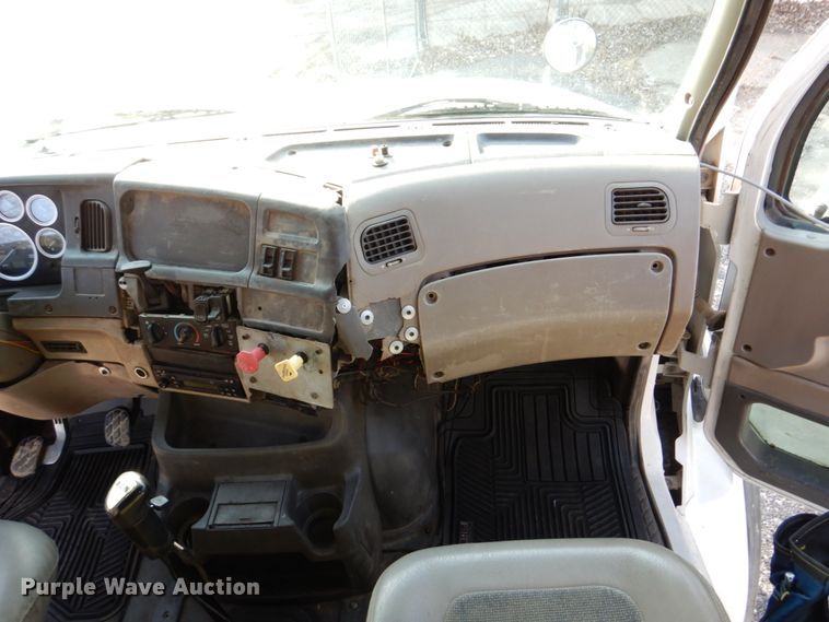 image for item DN7266 2007 Sterling L9500  dump truck