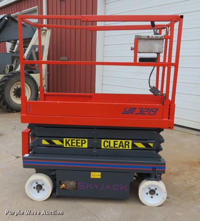 image for item DN7926 1995 Skyjack SJM3219  scissor lift