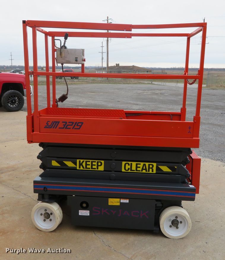 image for item DN7926 1995 Skyjack SJM3219  scissor lift