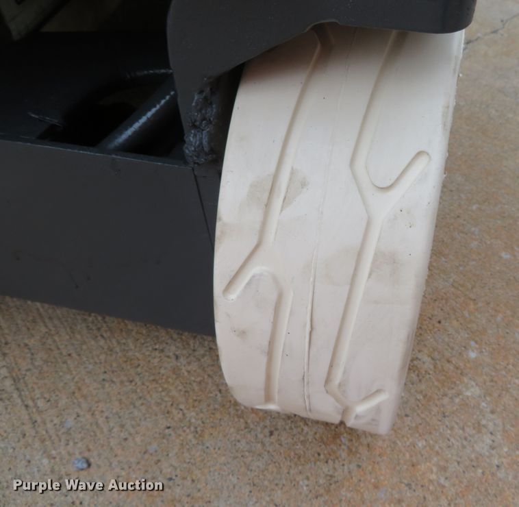 image for item DN7926 1995 Skyjack SJM3219  scissor lift