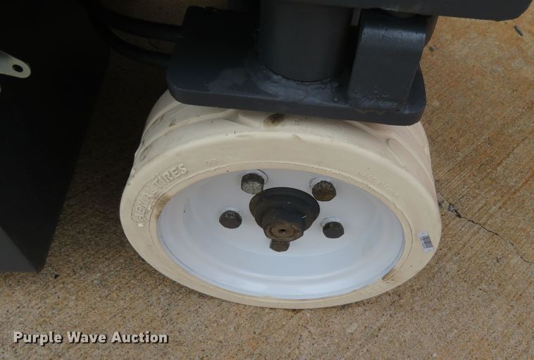 image for item DN7926 1995 Skyjack SJM3219  scissor lift