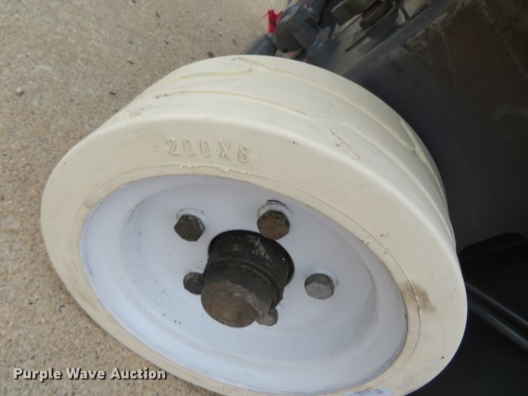 image for item DN7926 1995 Skyjack SJM3219  scissor lift