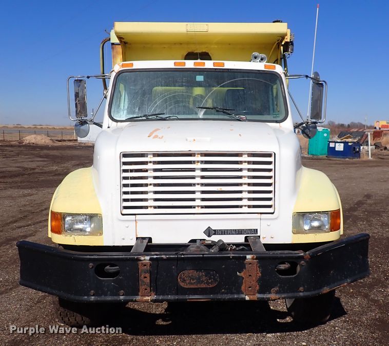 image for item DS7025 1999 International 4900  dump truck