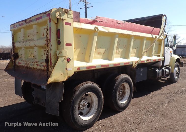 image for item DS7025 1999 International 4900  dump truck