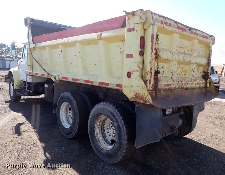 image for item DS7025 1999 International 4900  dump truck