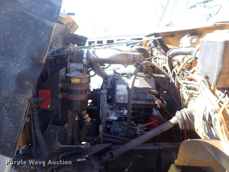 image for item DS7025 1999 International 4900  dump truck