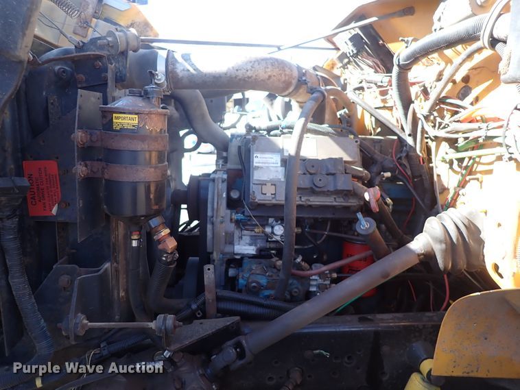 image for item DS7025 1999 International 4900  dump truck