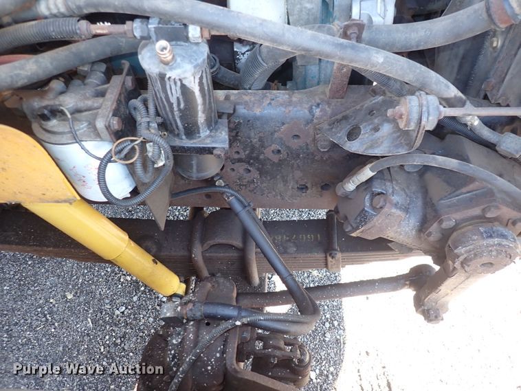 image for item DS7025 1999 International 4900  dump truck