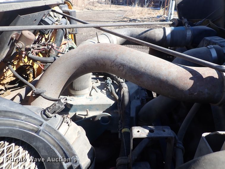 image for item DS7025 1999 International 4900  dump truck