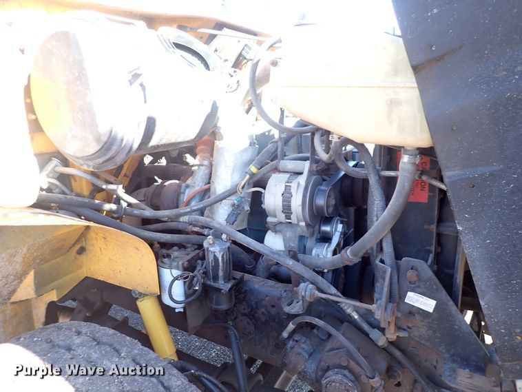 image for item DS7025 1999 International 4900  dump truck