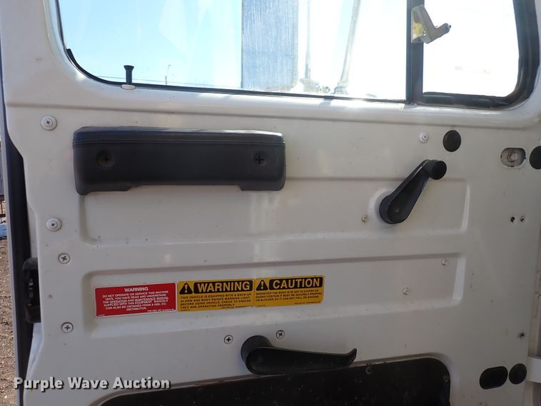 image for item DS7025 1999 International 4900  dump truck