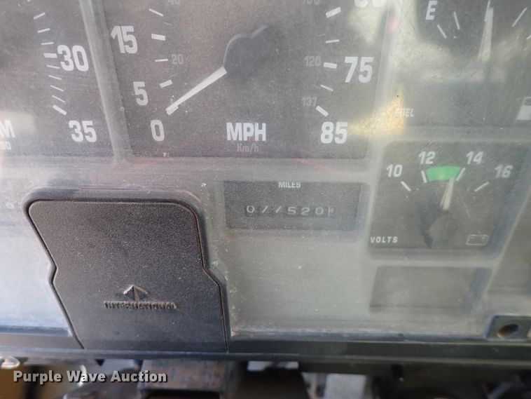 image for item DS7025 1999 International 4900  dump truck