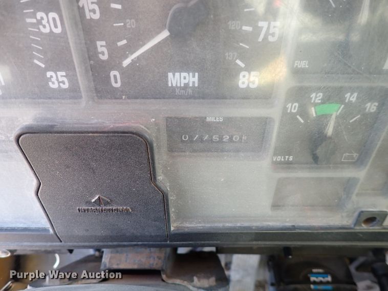 image for item DS7025 1999 International 4900  dump truck