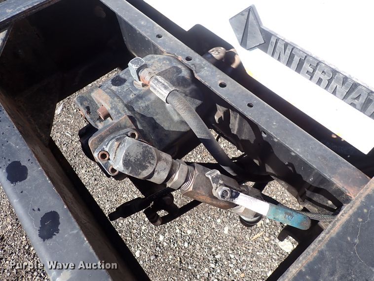 image for item DS7025 1999 International 4900  dump truck