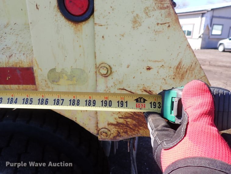 image for item DS7025 1999 International 4900  dump truck