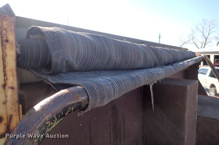 image for item DS7025 1999 International 4900  dump truck