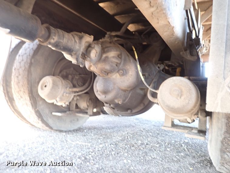 image for item DS7025 1999 International 4900  dump truck