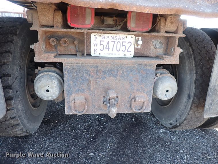 image for item DS7025 1999 International 4900  dump truck