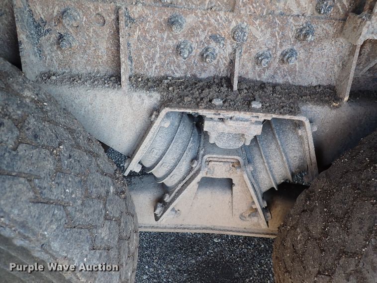 image for item DS7025 1999 International 4900  dump truck