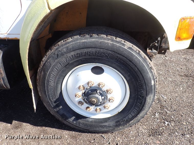 image for item DS7025 1999 International 4900  dump truck