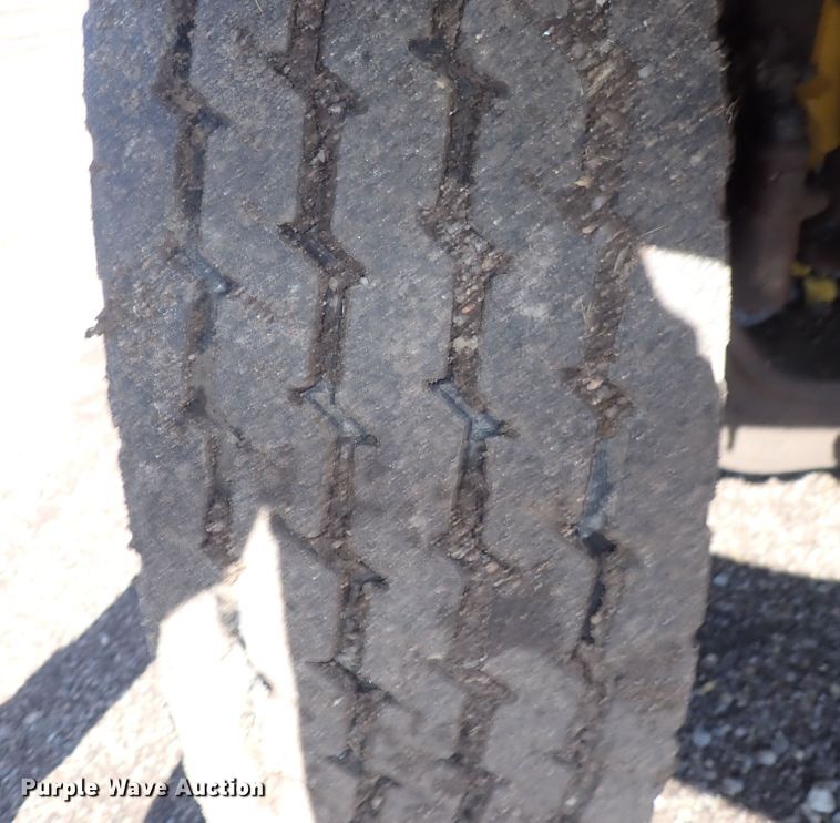 image for item DS7025 1999 International 4900  dump truck