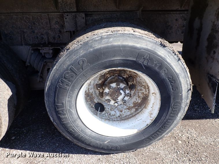 image for item DS7025 1999 International 4900  dump truck