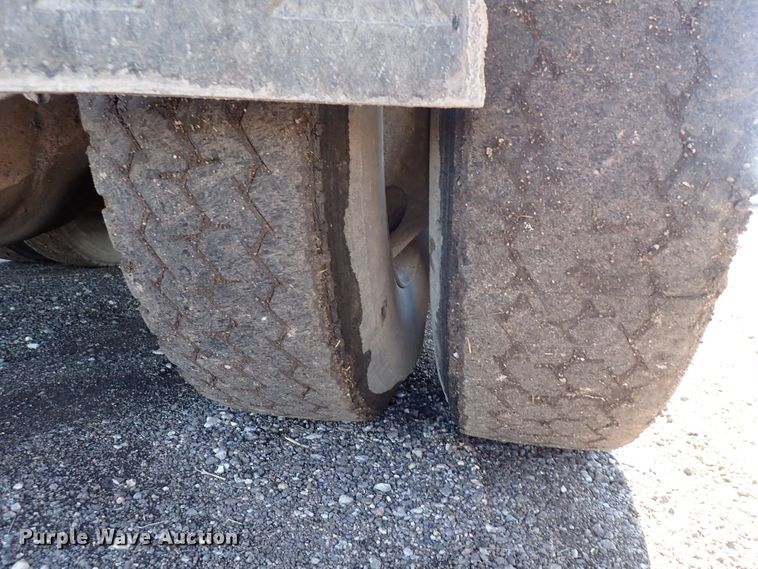 image for item DS7025 1999 International 4900  dump truck