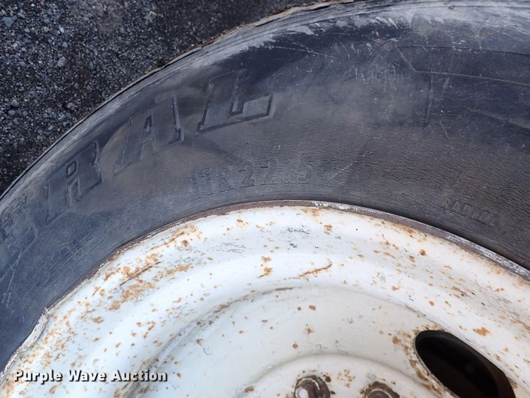 image for item DS7025 1999 International 4900  dump truck